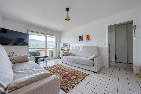 T2 en etage eleve avec vue + cave