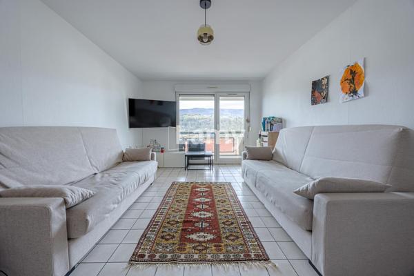 T2 en etage eleve avec vue + cave