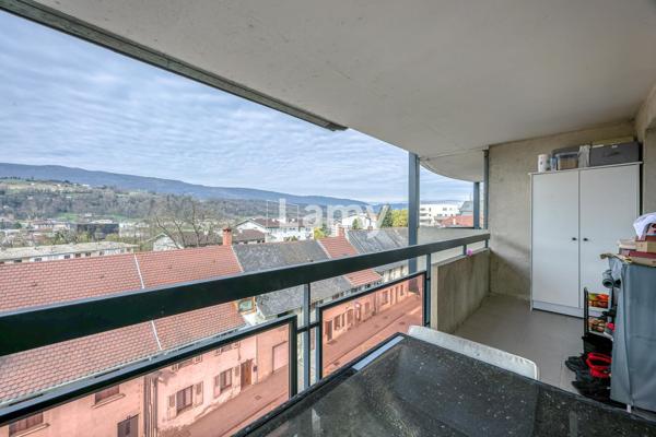 T2 en etage eleve avec vue + cave