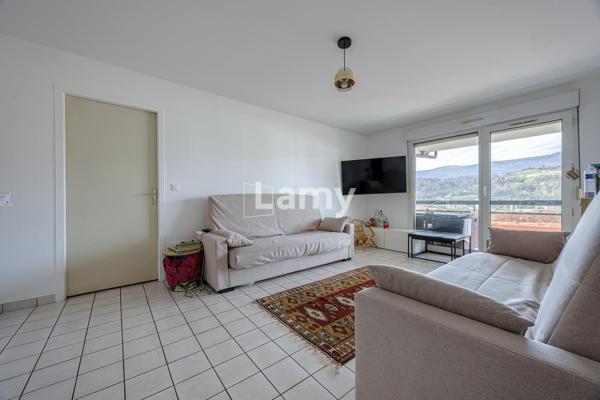 T2 en etage eleve avec vue + cave