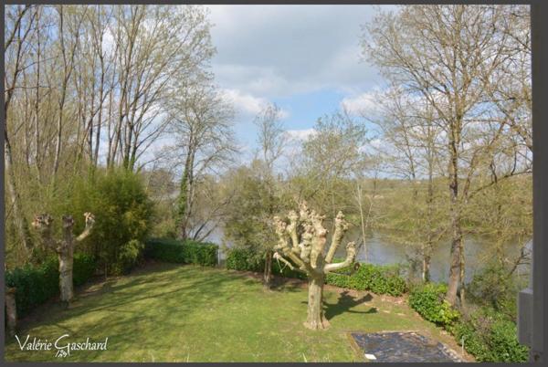 SAINT MEDARD DE GUIZIERES (33) maison en bord de rivière