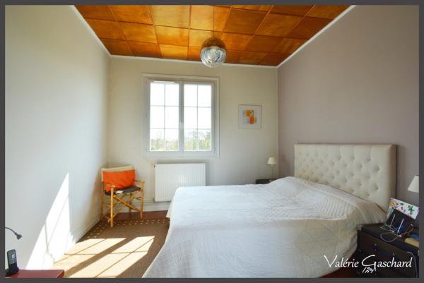 SAINT MEDARD DE GUIZIERES (33) maison en bord de rivière