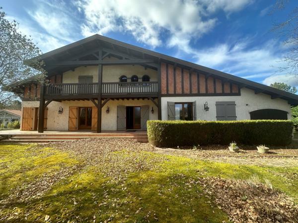 Maison Parentis-En-Born, 9 Pièces, 4 Chambres, 290 M², 665 000 €