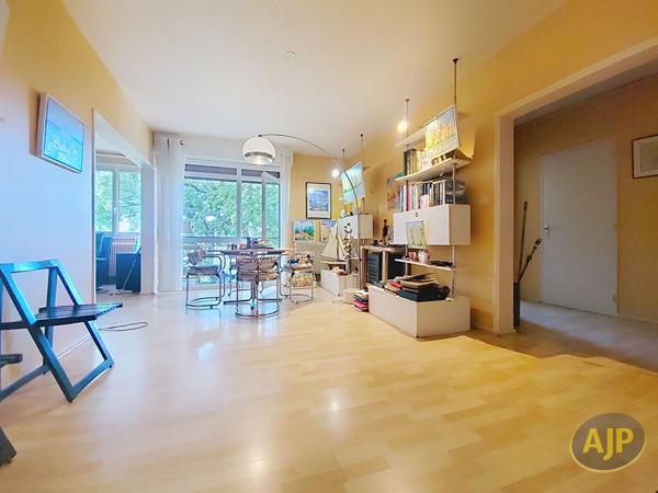 Appartement à vendre Bordeaux - 4 pièces, 94m² avec 2 chambre(s) à 233 000€ - AJP Immobilier Bordeaux Saint-Augustin