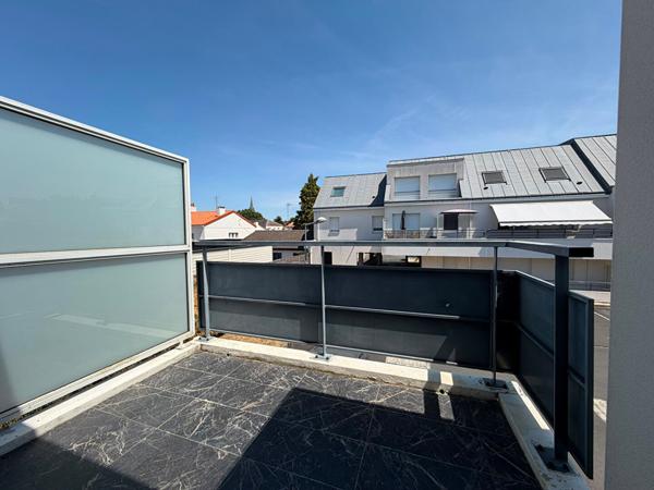 Appartement T3 - Saint Sebastien Sur Loire bourg - Dernier etage - Balcon - Stationnement