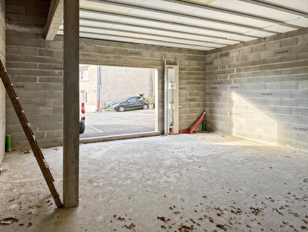 Sainte-Euphémie (01600) À Vendre Plateau neuf en Frais de Notaire réduits à finir d'Aménager – Proche Trévoux, Hyper-Centre Village