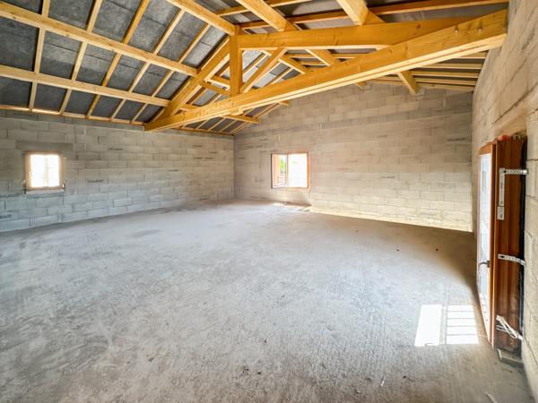 Sainte-Euphémie (01600) À Vendre Plateau neuf en Frais de Notaire réduits à finir d'Aménager – Proche Trévoux, Hyper-Centre Village