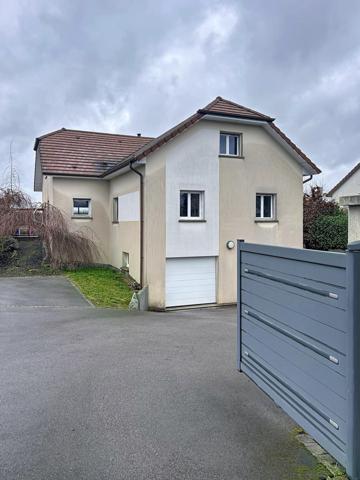 Maison aux volumes généreux offrant un cadre de vie idéal