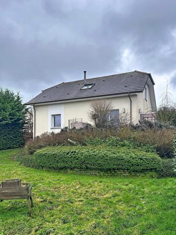 Maison aux volumes généreux offrant un cadre de vie idéal