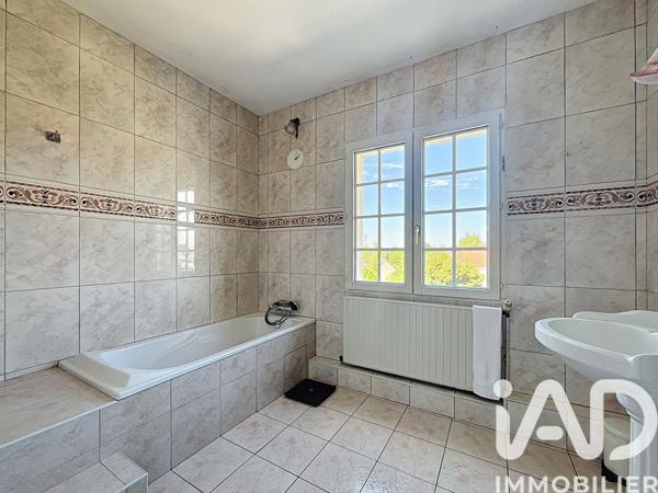 Maison à vendre 6 pièces 168 m² Saint-Fuscien