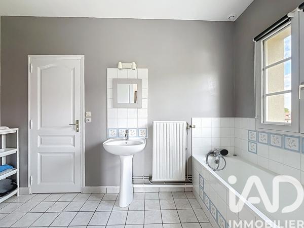 Maison à vendre 6 pièces 168 m² Saint-Fuscien