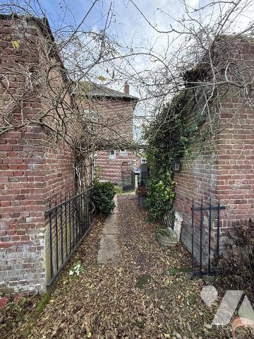 EXCLUSIVITE, Maison semi avec garage et jardin