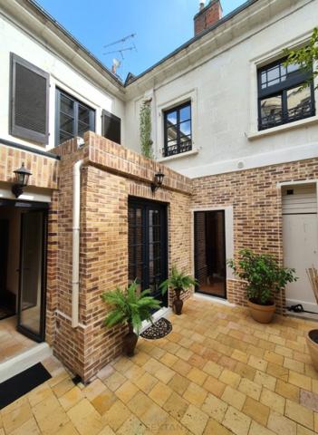 AMBOISE HYPER-CENTRE - Au pied du Château, VUE CHÂTEAU - Maison de caractère 134m²