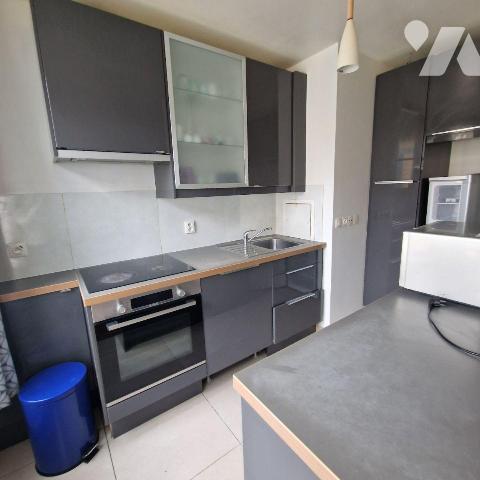 A vendre, dans une résidence sécurisée, au premier étage, un logement de 62,05m2 comprenant une...