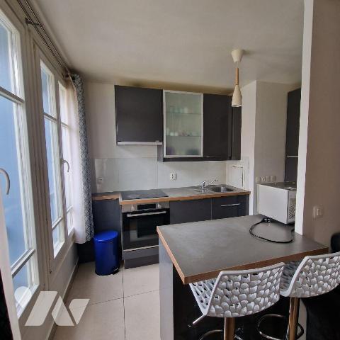 A vendre, dans une résidence sécurisée, au premier étage, un logement de 62,05m2 comprenant une...