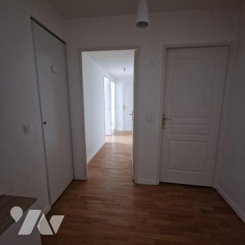 A vendre, dans une résidence sécurisée, au premier étage, un logement de 62,05m2 comprenant une...