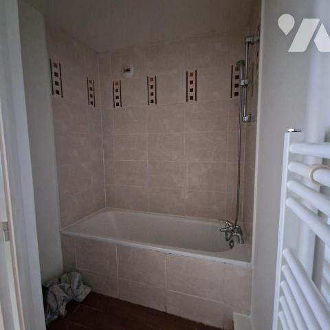 A vendre, dans une résidence sécurisée, au premier étage, un logement de 62,05m2 comprenant une...