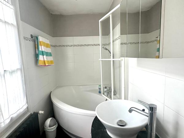 A vendre - Centre de ville de Saumur (49400) maison en pierre de tuffeaux - 5 chambres - Jardin - 152 m²