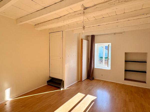 Maison à vendre T3 80m2 proche Bourgoin-Jallieu (38) Un extérieur rare pour cette maison de village pleine de charme