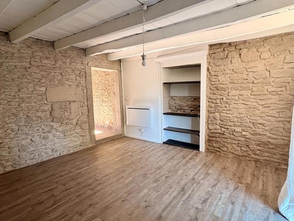 Maison à vendre T3 80m2 proche Bourgoin-Jallieu (38) Un extérieur rare pour cette maison de village pleine de charme