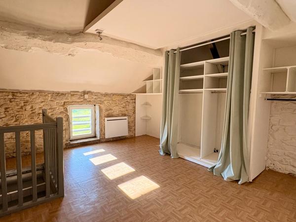 Maison à vendre T3 80m2 proche Bourgoin-Jallieu (38) Un extérieur rare pour cette maison de village pleine de charme