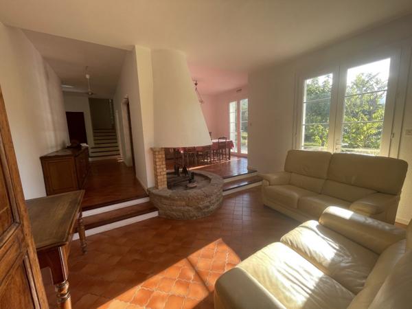 Maison sur 3294 m² de terrain avec piscine