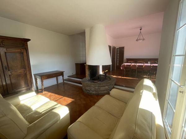 Maison sur 3294 m² de terrain avec piscine