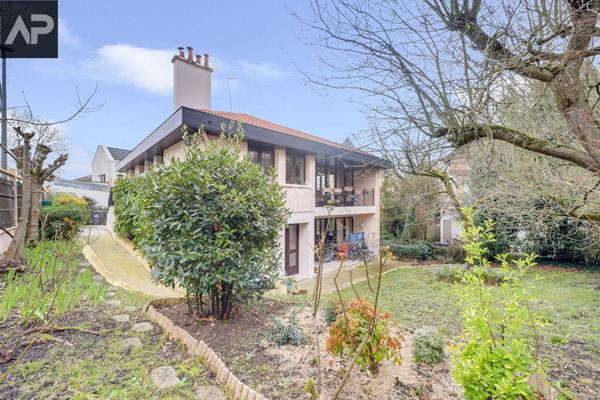 SEVRES RIVE DROITE - BRANCAS PARC DE SAINT-CLOUD €1 390 000 ** - Référence 610-S