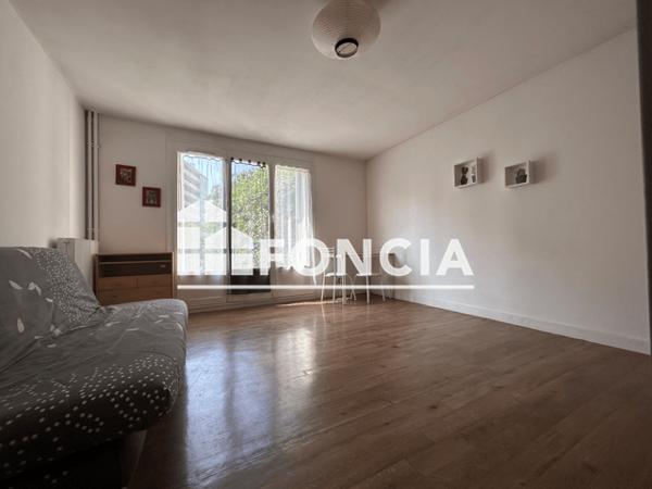 Location Studio meublé 25.73 m² - 4 RUE LENOIR Le Mans 72000