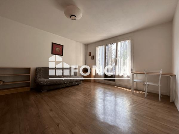 Location Studio meublé 25.73 m² - 4 RUE LENOIR Le Mans 72000