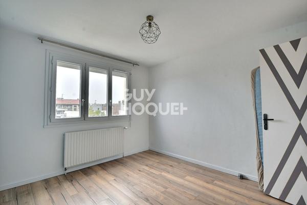 Appartement T4 de 73 m² avec balcon, parking et cave à Villeurbanne (69100).