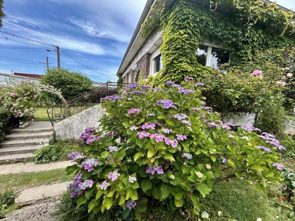 Maison Individuelle en plain pied avec sous sol complet.