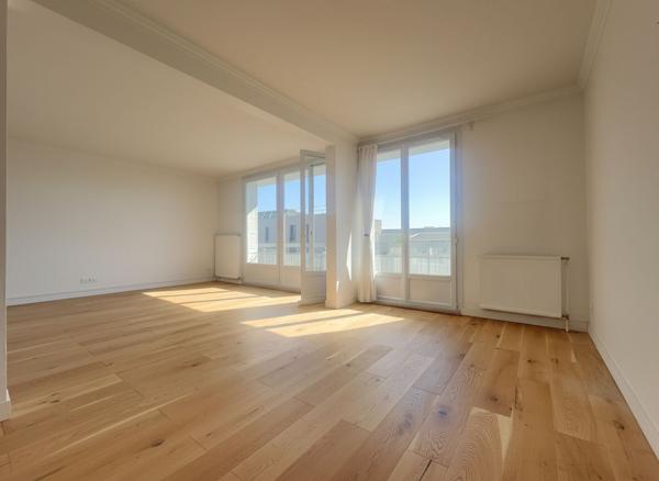 Appartement T3 dernier étage 87m² non meublé avec garage fermé et vue imprenable sur Part-Dieu