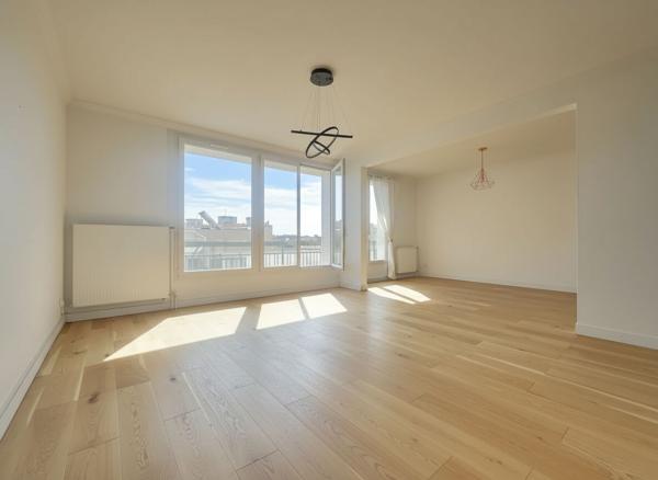 Appartement T3 dernier étage 87m² non meublé avec garage fermé et vue imprenable sur Part-Dieu