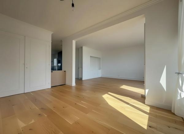 Appartement T3 dernier étage 87m² non meublé avec garage fermé et vue imprenable sur Part-Dieu
