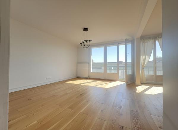 Appartement T3 dernier étage 87m² non meublé avec garage fermé et vue imprenable sur Part-Dieu