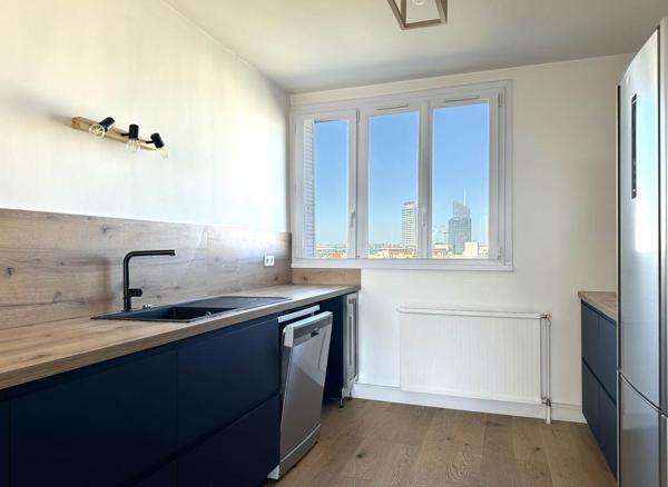 Appartement T3 dernier étage 87m² non meublé avec garage fermé et vue imprenable sur Part-Dieu