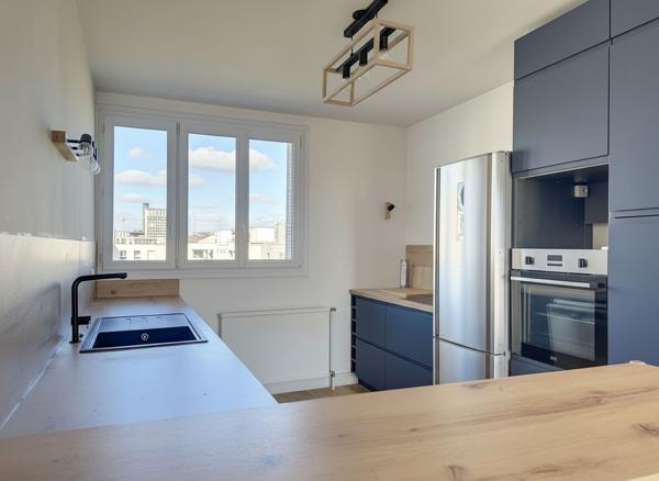 Appartement T3 dernier étage 87m² non meublé avec garage fermé et vue imprenable sur Part-Dieu