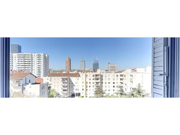 Appartement T3 dernier étage 87m² non meublé avec garage fermé et vue imprenable sur Part-Dieu