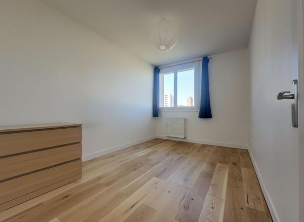 Appartement T3 dernier étage 87m² non meublé avec garage fermé et vue imprenable sur Part-Dieu