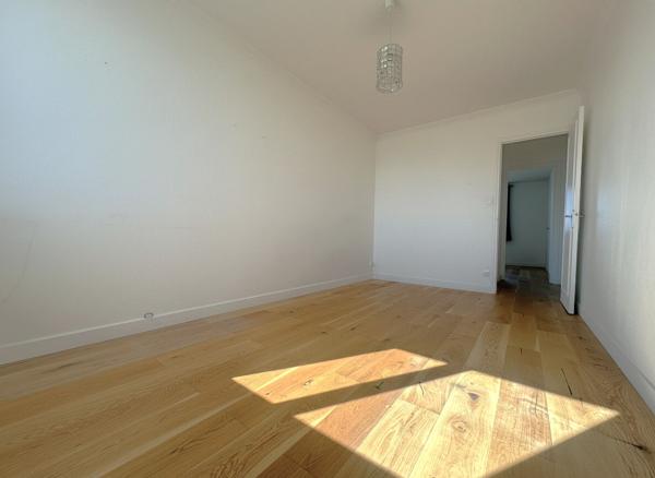 Appartement T3 dernier étage 87m² non meublé avec garage fermé et vue imprenable sur Part-Dieu