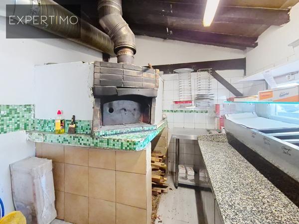 Cransac (12110) Cransac-les-Thermes – Pizzeria équipée au feu de bois + 2 appartements – Ensemble complet (murs)