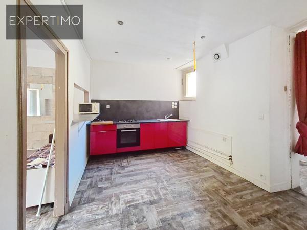 Cransac (12110) Cransac-les-Thermes – Pizzeria équipée au feu de bois + 2 appartements – Ensemble complet (murs)