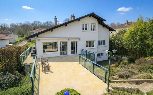 Maison à vendre    8 pièces • 299,72 m2 Metz