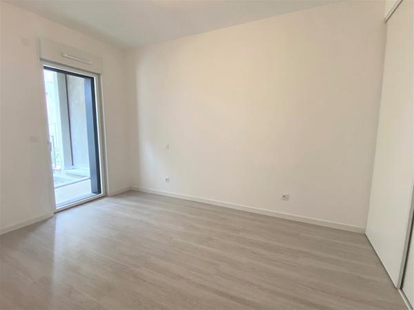 A LOUER T3 NEUF GARE / balcon et stationnement (chauffage eau chaude inclus)