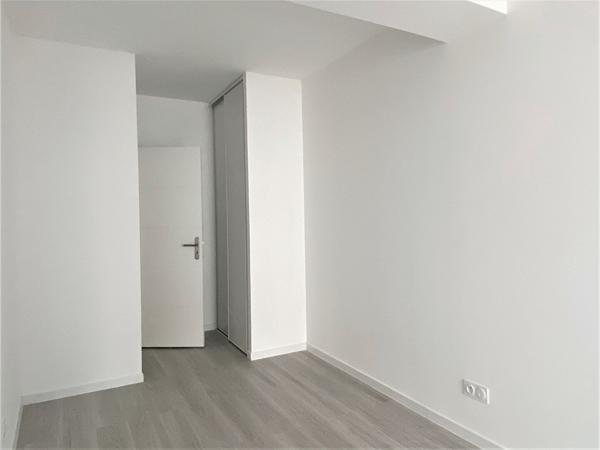 A LOUER T3 NEUF GARE / balcon et stationnement (chauffage eau chaude inclus)