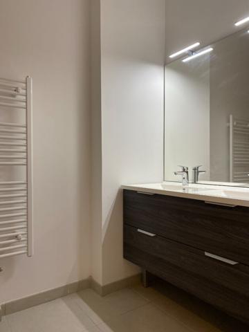 A LOUER T3 NEUF GARE / balcon et stationnement (chauffage eau chaude inclus)