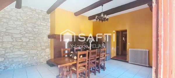 Maison dans domaine avec piscine