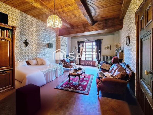 Maison dans domaine avec piscine