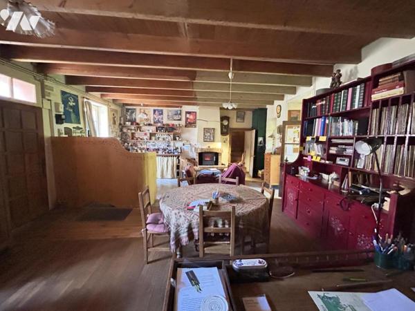 Maison ancienne en pierre au coeur du bourg